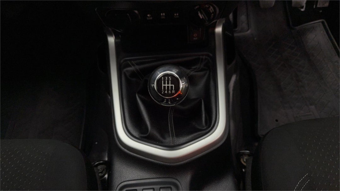2018 Nissan Navara Rx, Manual, 200000 km, Photo 13