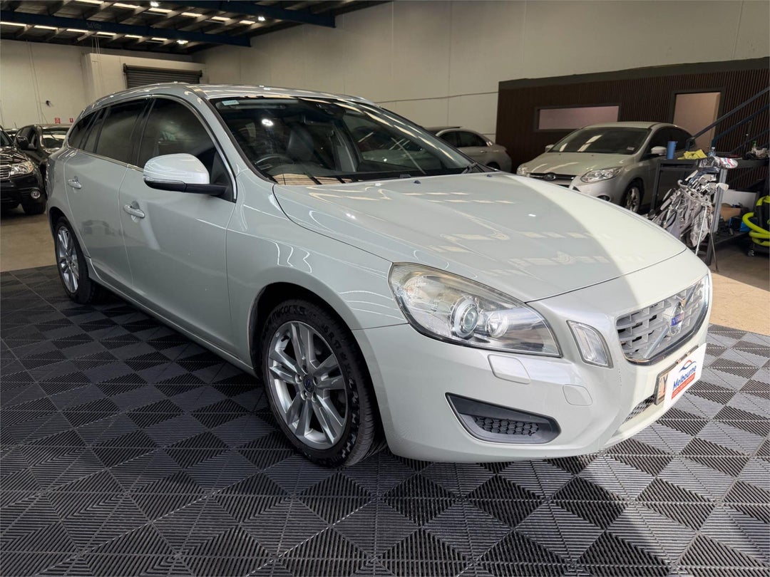 2011 Volvo V60 T5, Automatic, 130500 km, Photo 1