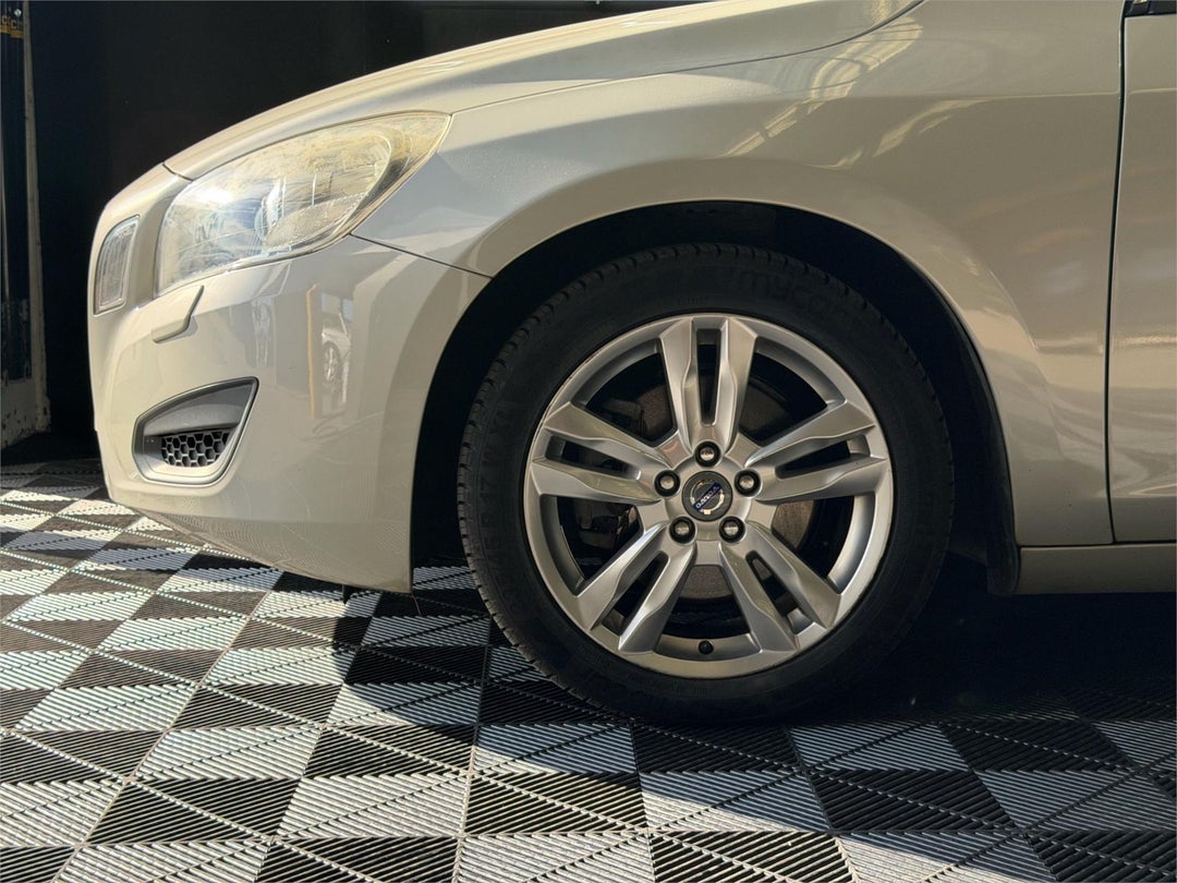 2011 Volvo V60 T5, Automatic, 130500 km, Photo 4