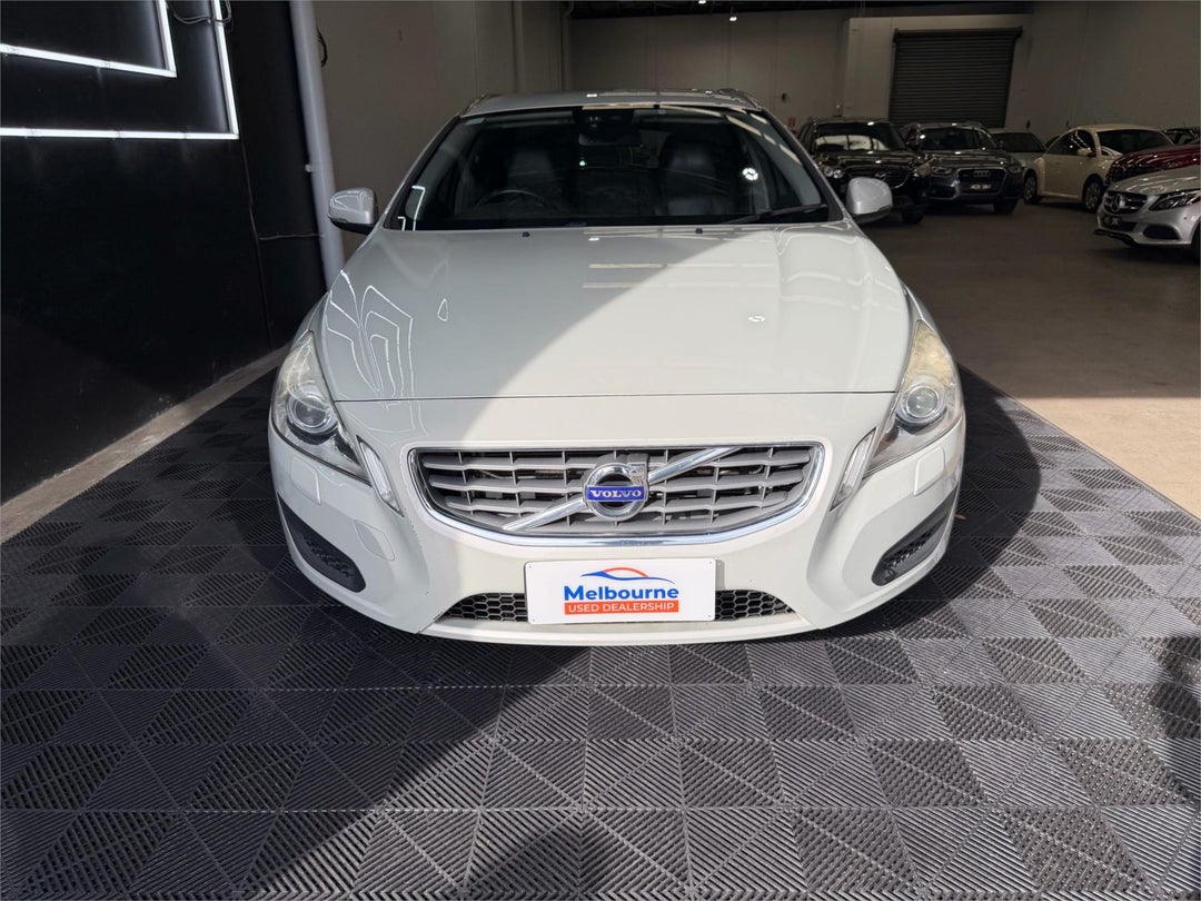 2011 Volvo V60 T5, Automatic, 130500 km, Photo 2