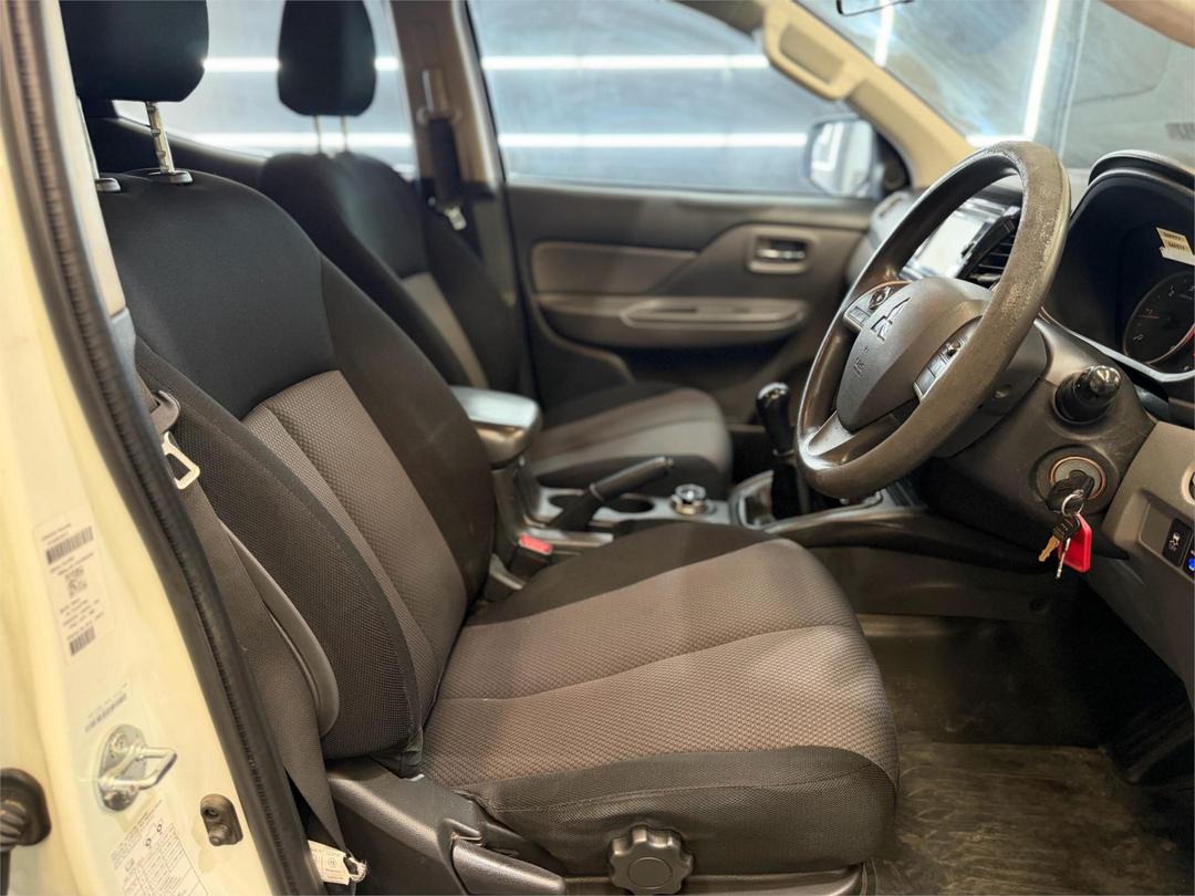 2016 Mitsubishi Triton Glxplus, Manual, 214136 km, Photo 11