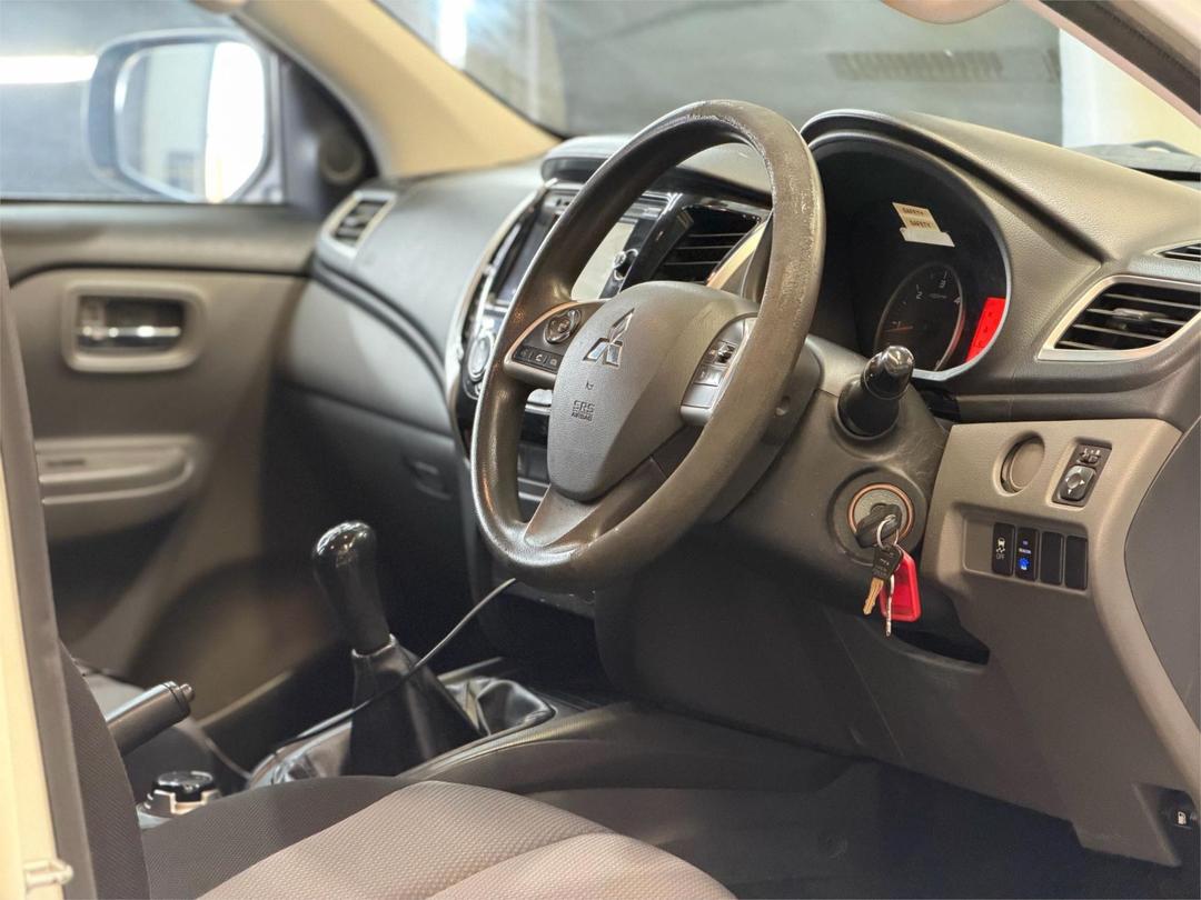 2016 Mitsubishi Triton Glxplus, Manual, 214136 km, Photo 10