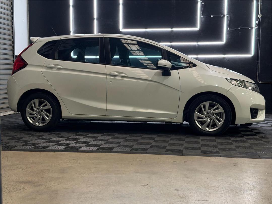 2016 Honda Jazz Limited Edition, Automatic, 30000 km, Photo 9