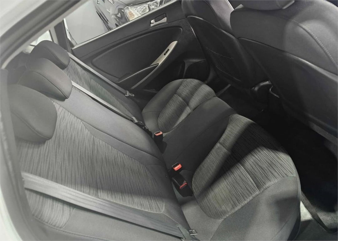 2015 Hyundai Accent Active, Automatic, 150645 km, Photo 5