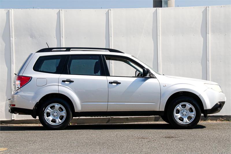 2010 Subaru Forester X, Automatic, 176261 km, Photo 5