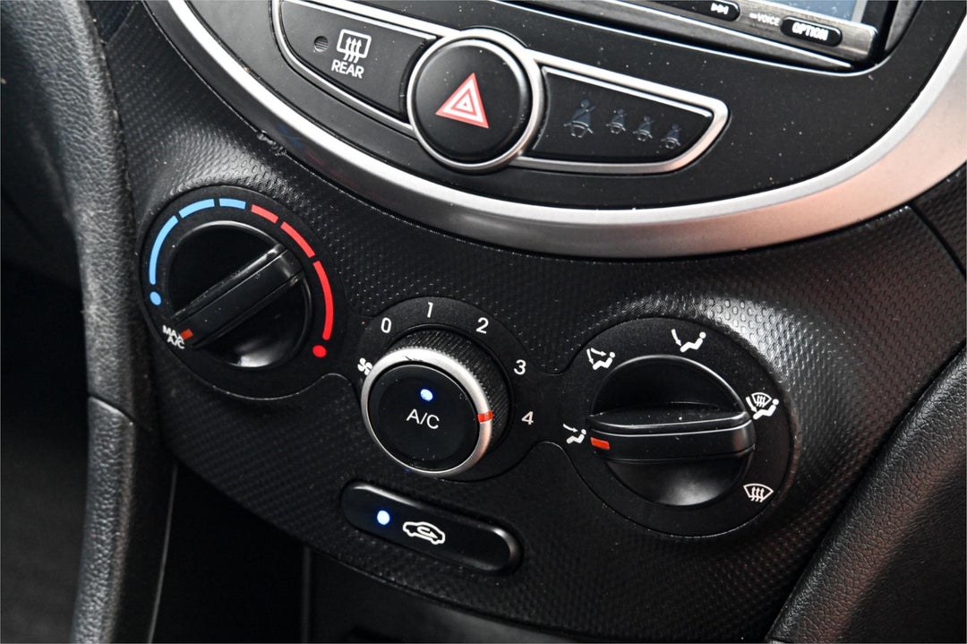 2014 Hyundai Accent Active, Automatic, 156702 km, Photo 13