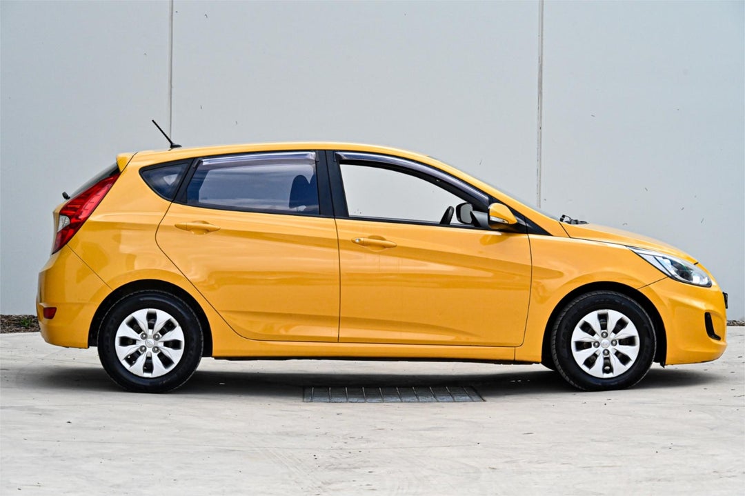 2014 Hyundai Accent Active, Automatic, 156702 km, Photo 3