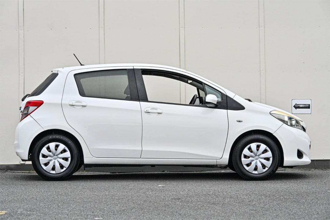 2012 Toyota Yaris Yr, Automatic, 127840 km, Photo 2