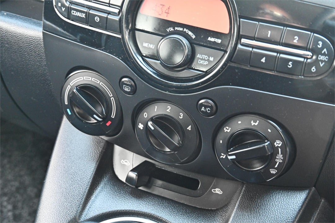 2011 Mazda 2 Neo, Manual, 85403 km, Photo 12