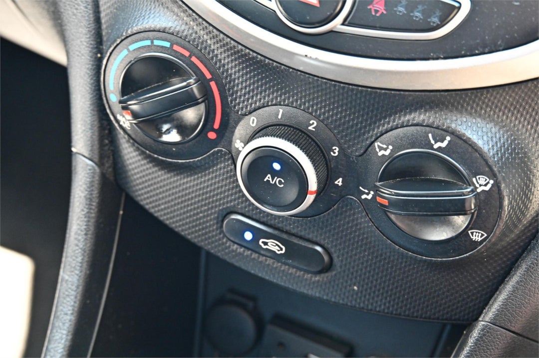 2014 Hyundai Accent Active, Automatic, 92068 km, Photo 13