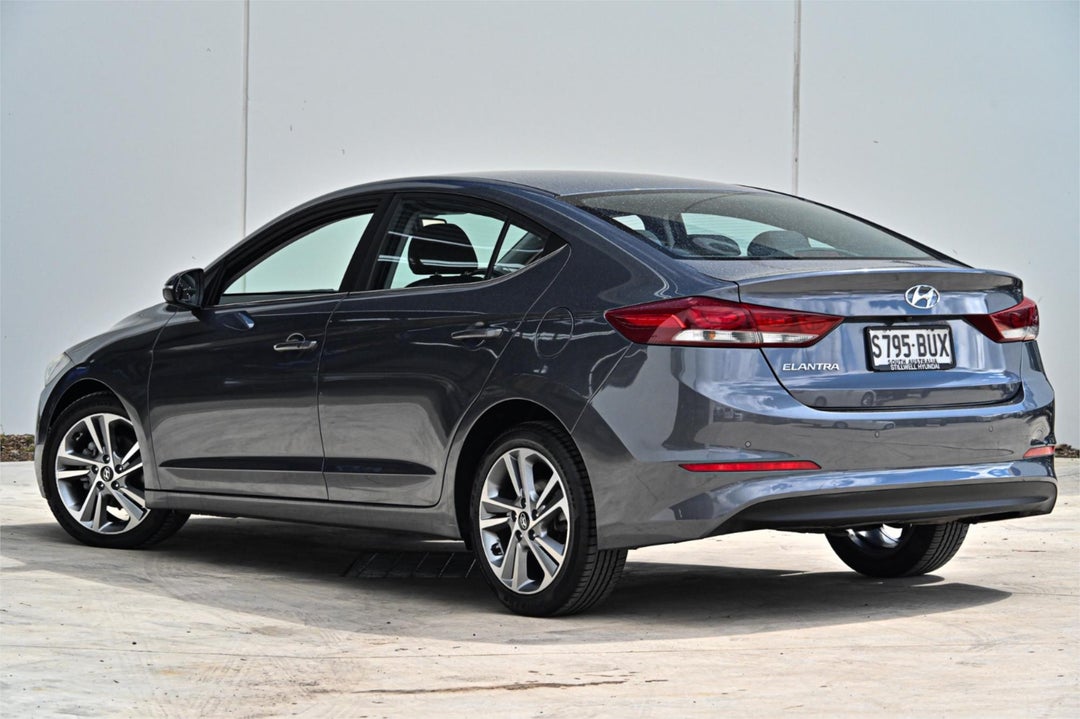 2018 Hyundai Elantra Elite, Automatic, 41658 km, Photo 2