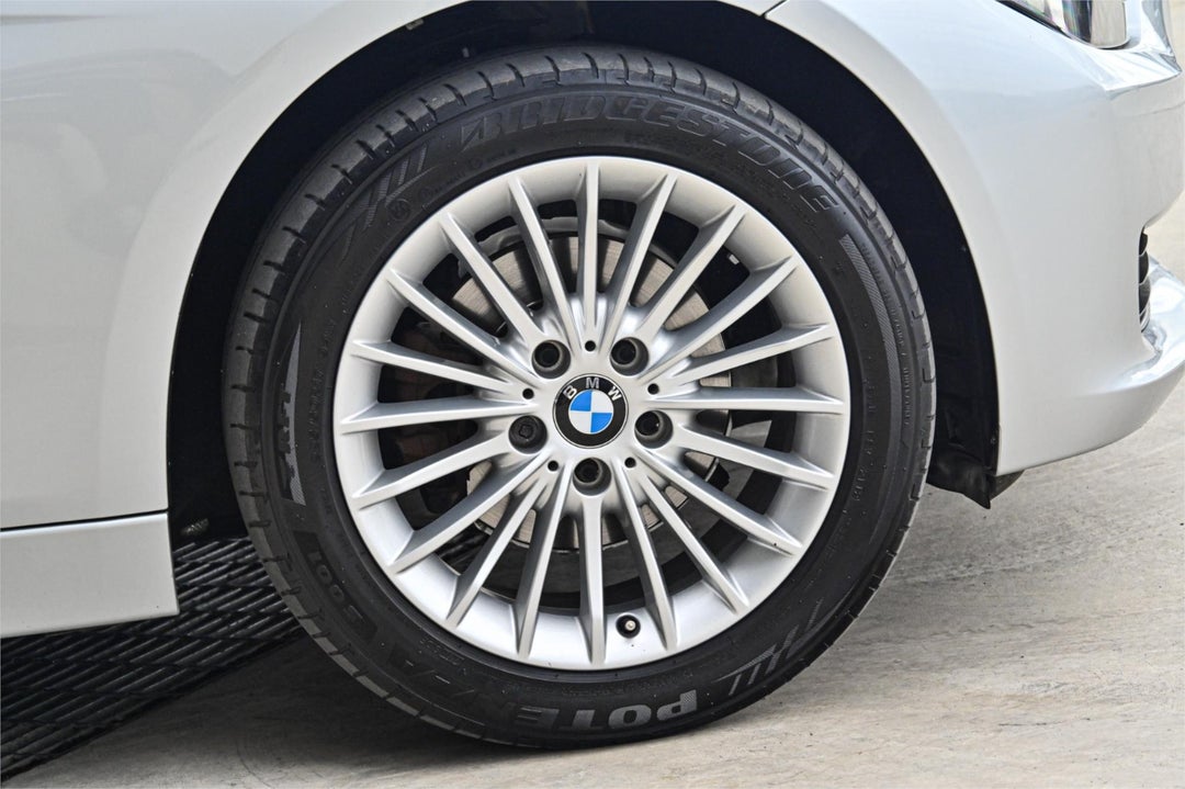 2013 BMW 3 Series 16i, Automatic, 45837 km, Photo 18