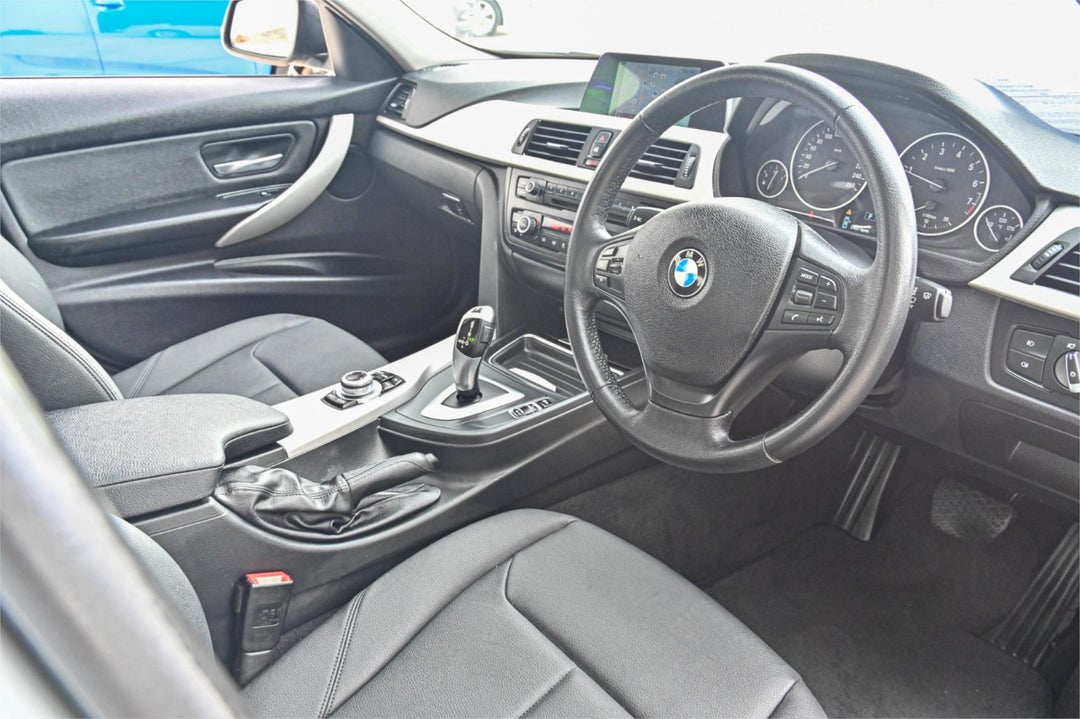 2013 BMW 3 Series 16i, Automatic, 45837 km, Photo 5