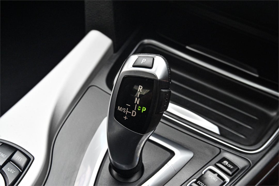 2013 BMW 3 Series 16i, Automatic, 45837 km, Photo 13