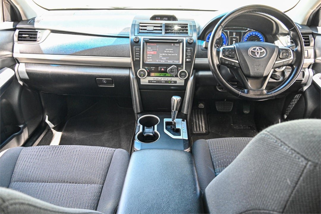 2017 Toyota Camry Atara S, Automatic, 99330 km, Photo 6