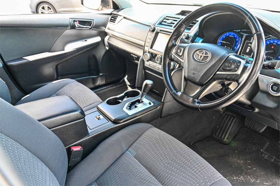 2017 Toyota Camry Atara S, Automatic, 99330 km, Photo 5