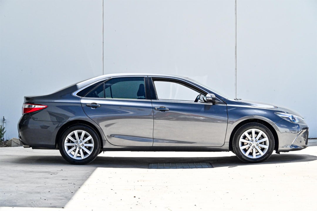 2017 Toyota Camry Atara S, Automatic, 99330 km, Photo 3