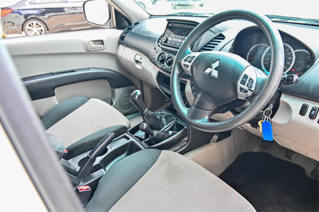2014 Mitsubishi Triton Glx, Manual, 215236 km, Photo 9