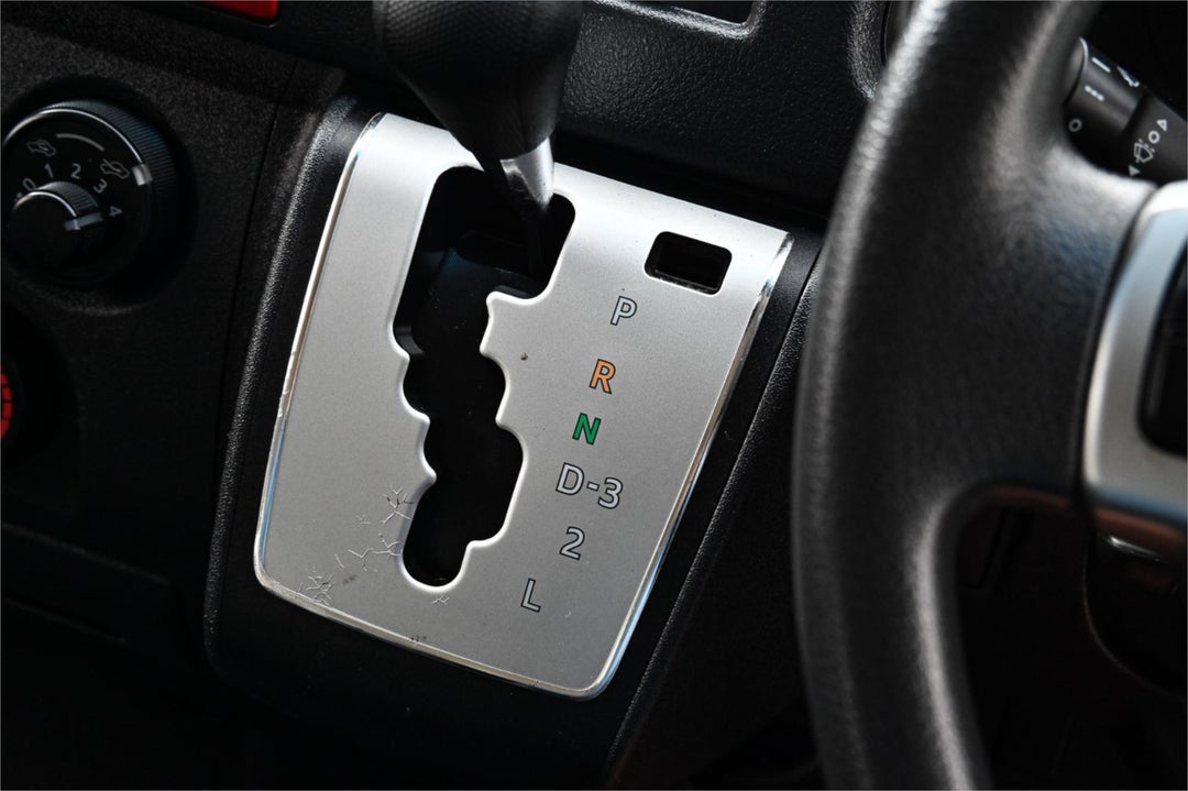 2014 Toyota Hiace Commuter, Automatic, 122430 km, Photo 8