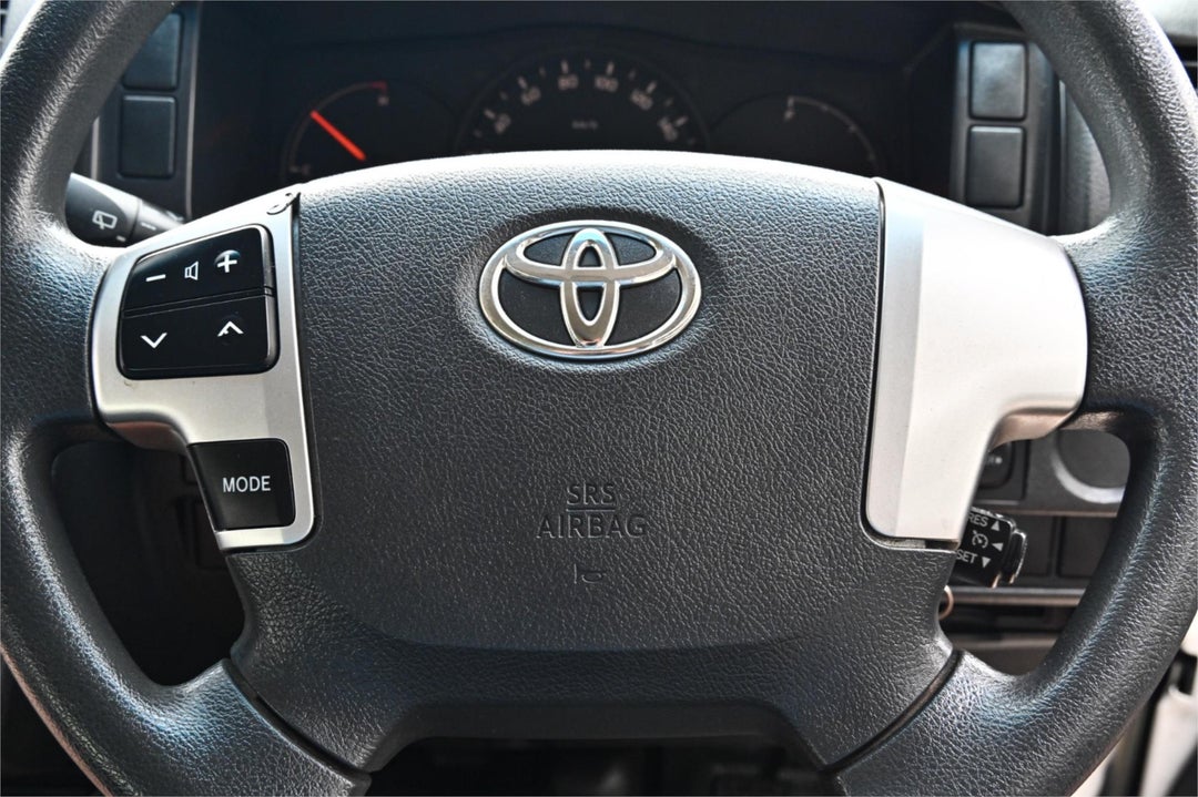 2014 Toyota Hiace Commuter, Automatic, 122430 km, Photo 7