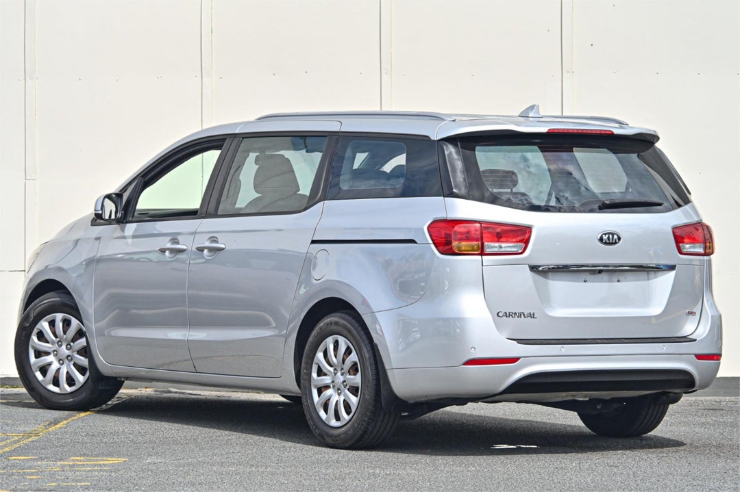2018 Kia Carnival S, Automatic, 125000 km, Photo 2