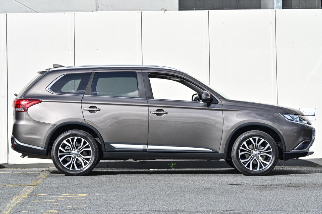 2017 Mitsubishi Outlander Ls  Safety Pack, Manual, 154104 km, Photo 3