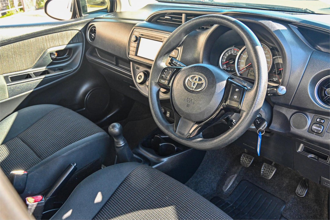 2017 Toyota Yaris Ascent, Manual, 94684 km, Photo 6