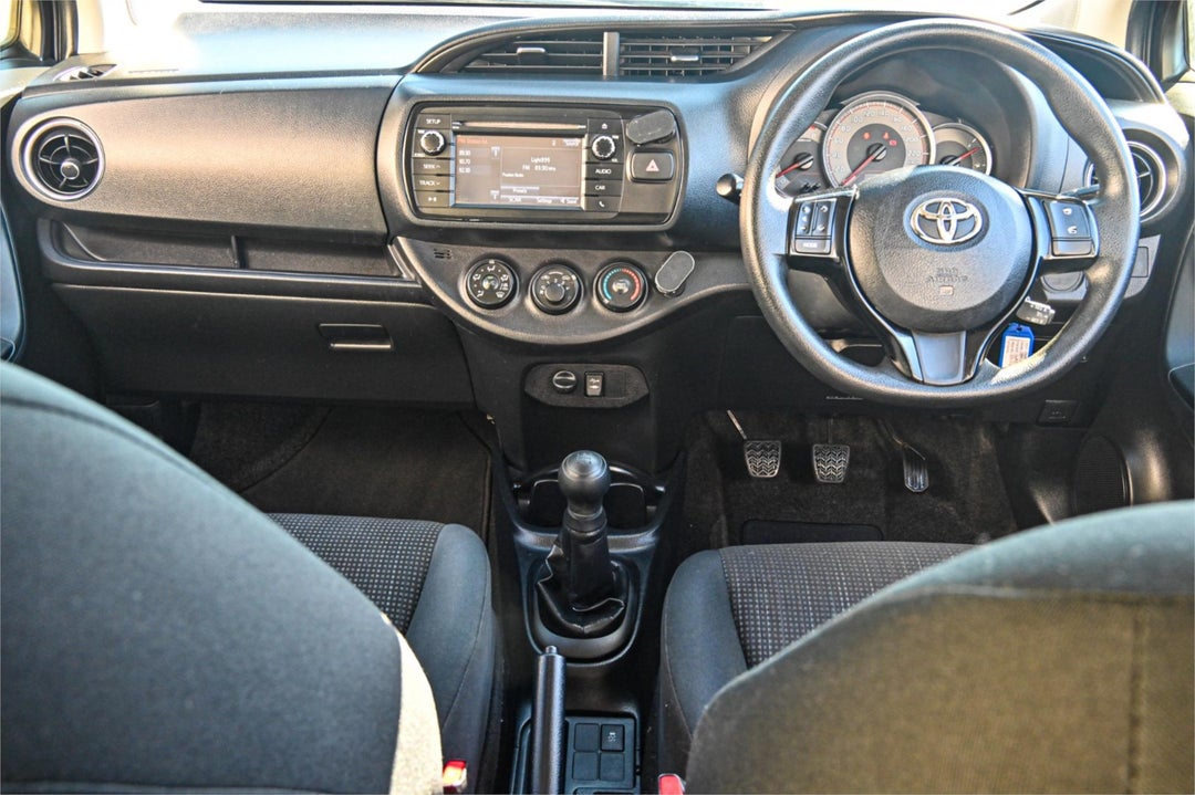 2017 Toyota Yaris Ascent, Manual, 94684 km, Photo 5