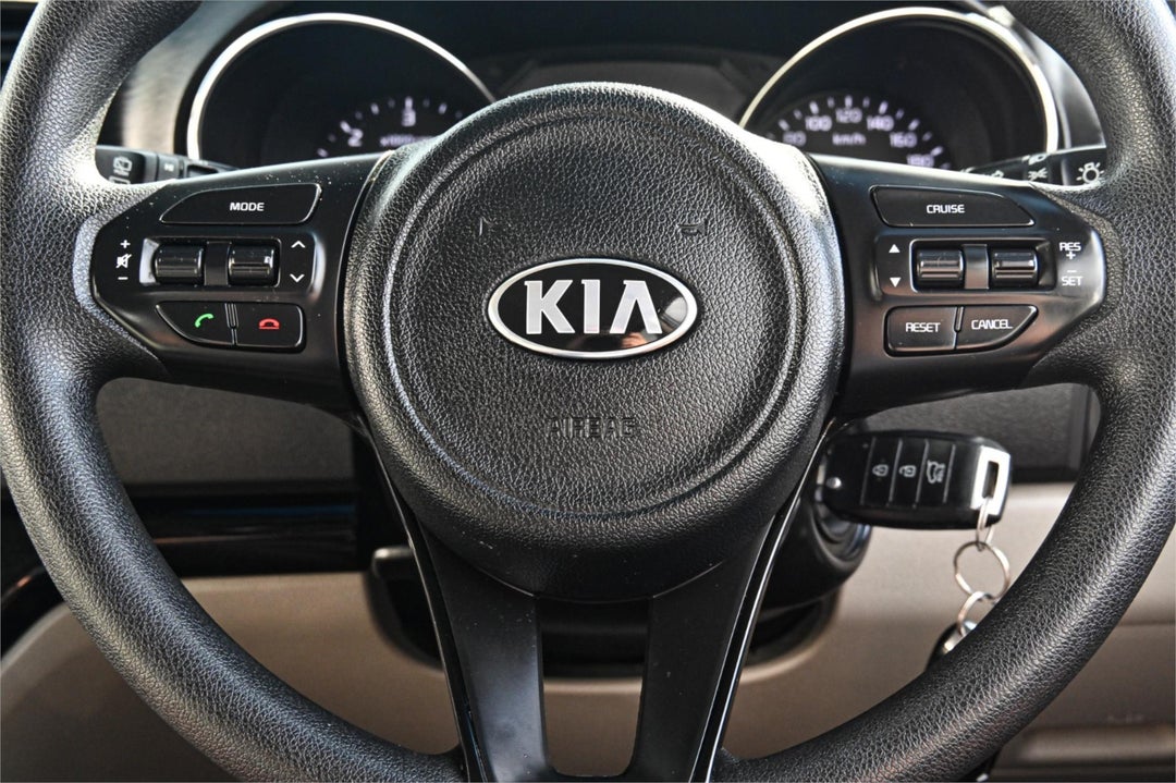 2016 Kia Carnival S, Automatic, 205588 km, Photo 6