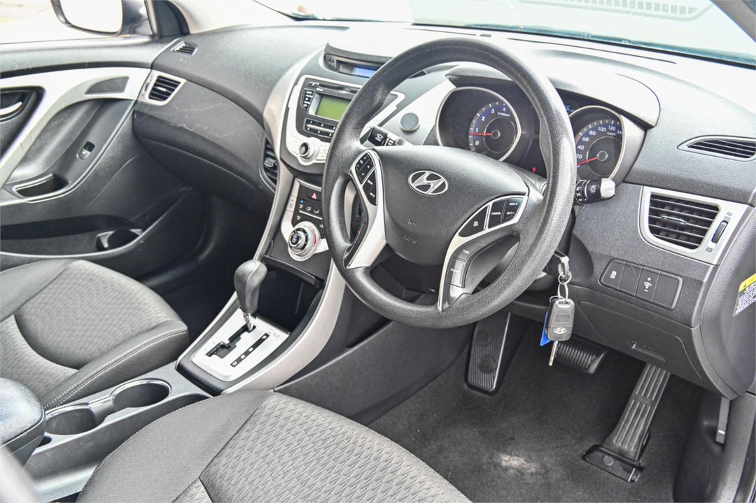 2011 Hyundai Elantra Active, Automatic, 127836 km, Photo 6