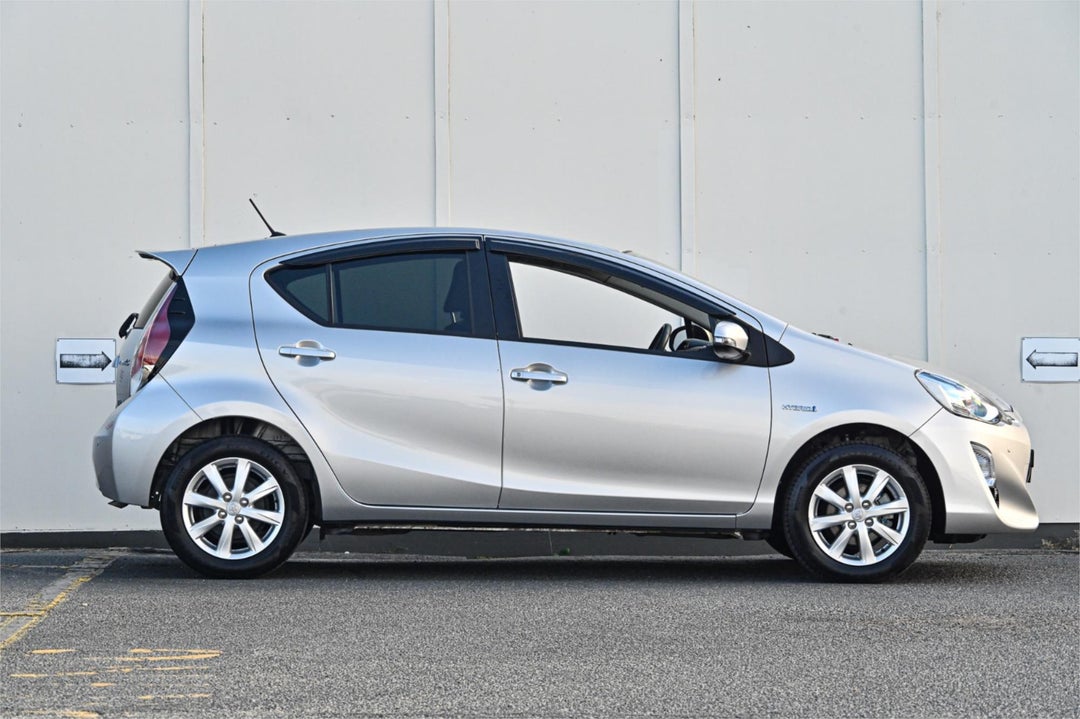 2016 Toyota Prius C I-tech, Manual, 57451 km, Photo 3