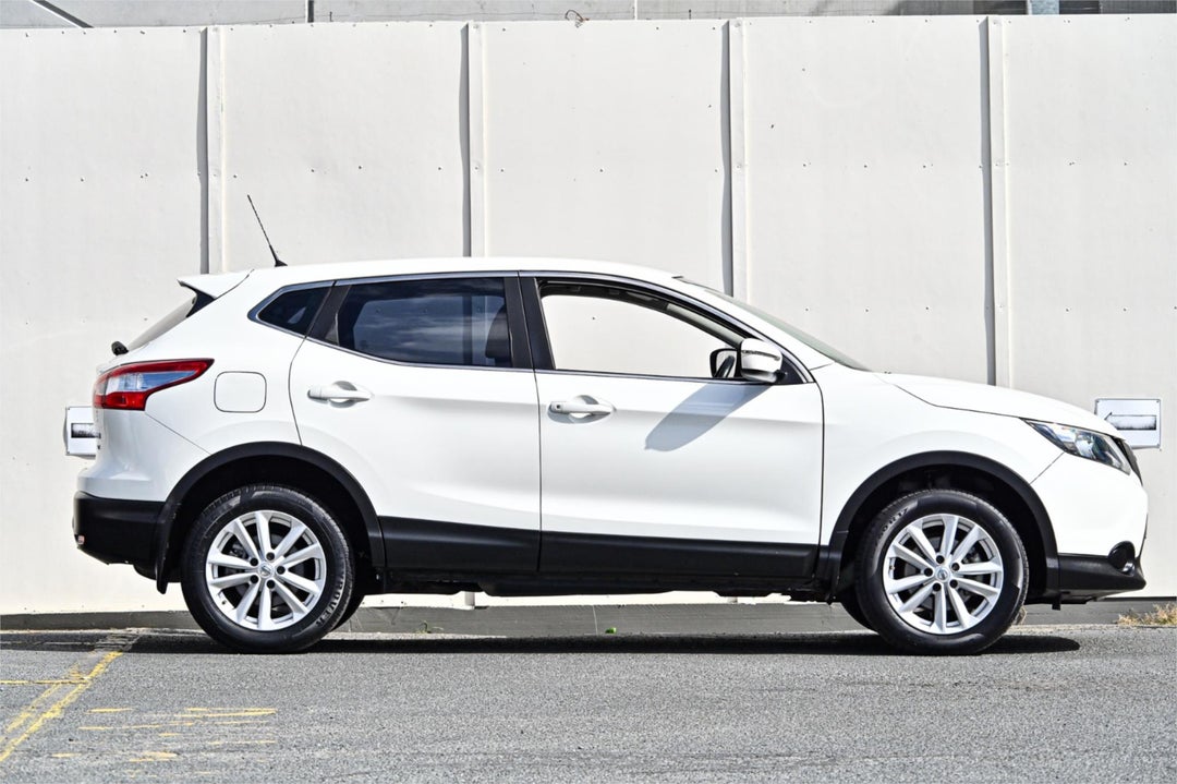 2015 Nissan Qashqai St, Manual, 127572 km, Photo 3