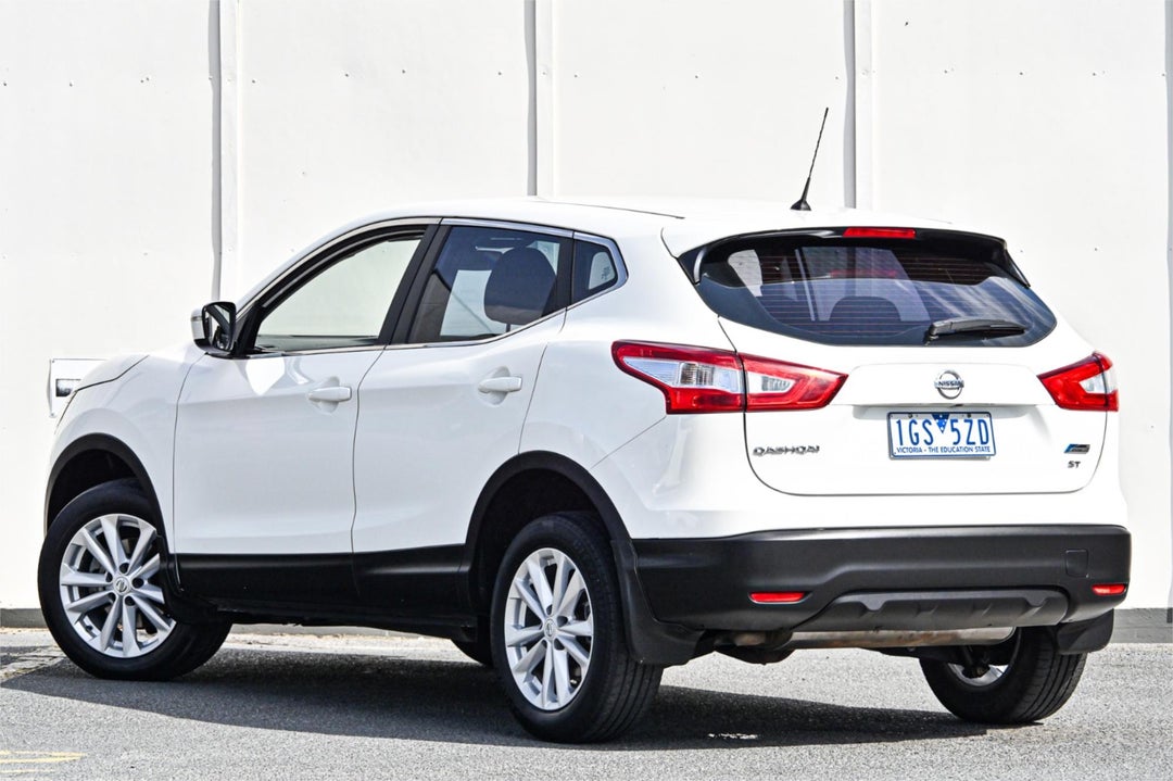 2015 Nissan Qashqai St, Manual, 127572 km, Photo 2