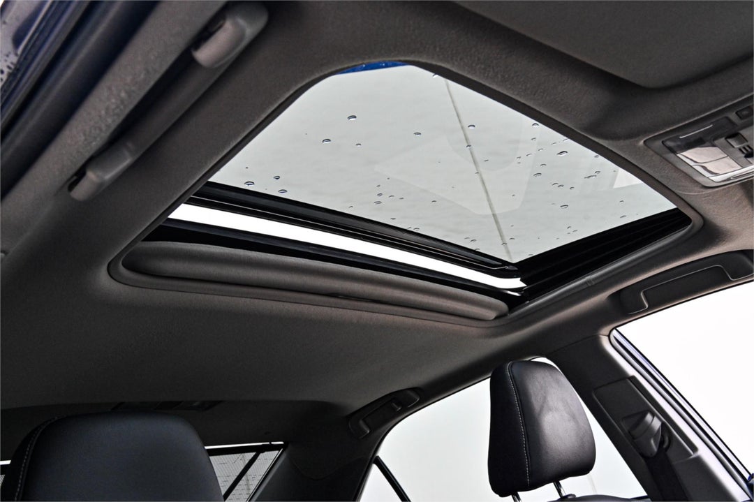 2016 Toyota Camry Atara Sl, Automatic, 63392 km, Photo 4