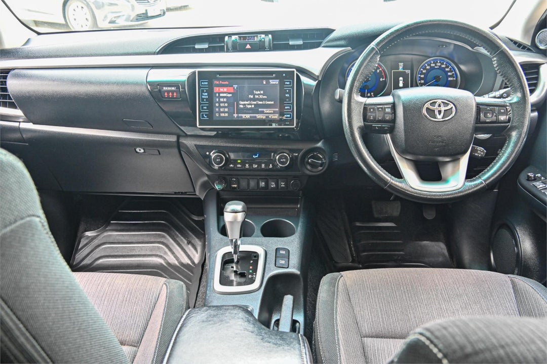 2017 Toyota Hilux Sr5, Automatic, 345510 km, Photo 6