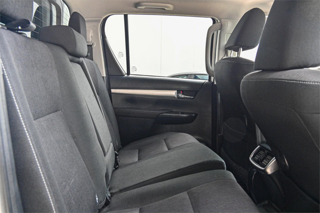2017 Toyota Hilux Sr5, Automatic, 345510 km, Photo 18