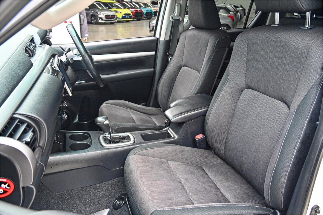 2017 Toyota Hilux Sr5, Automatic, 345510 km, Photo 16