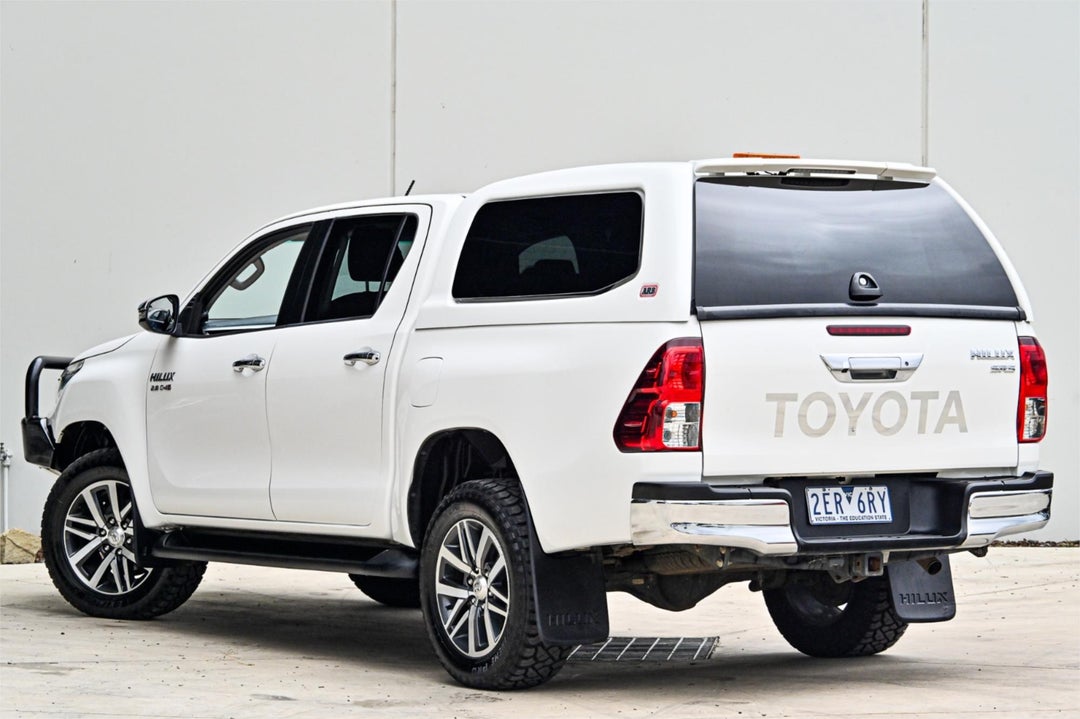 2017 Toyota Hilux Sr5, Automatic, 345510 km, Photo 2