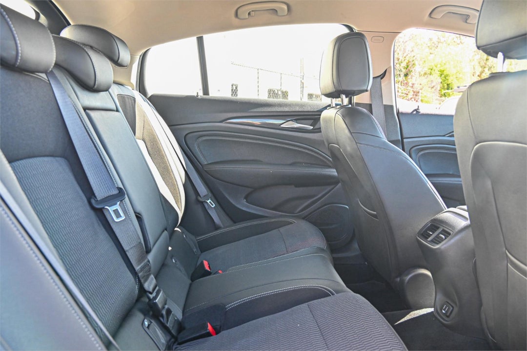 2018 Holden Commodore Rs, Automatic, 126961 km, Photo 18