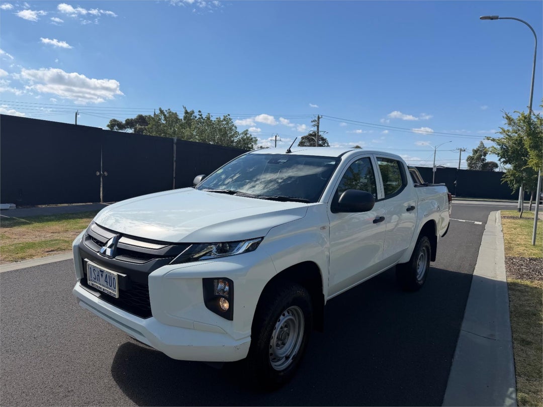 2020 Mitsubishi Triton Glx Adas, Automatic, 110000 km, Photo 2