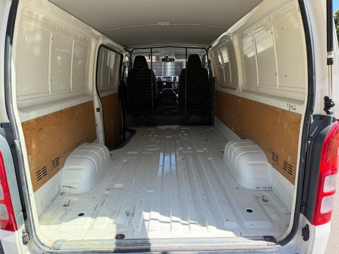 2014 Toyota Hiace Lwb, Automatic, 156667 km, Photo 9