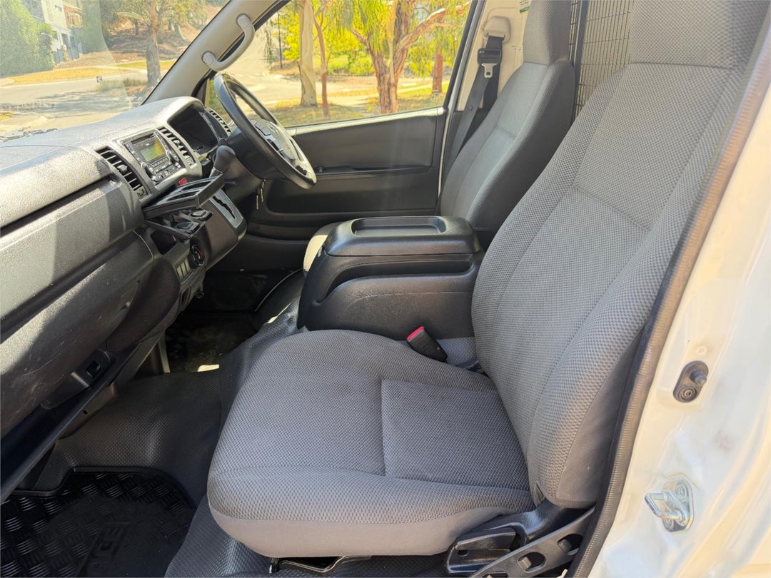 2014 Toyota Hiace Lwb, Automatic, 156667 km, Photo 10