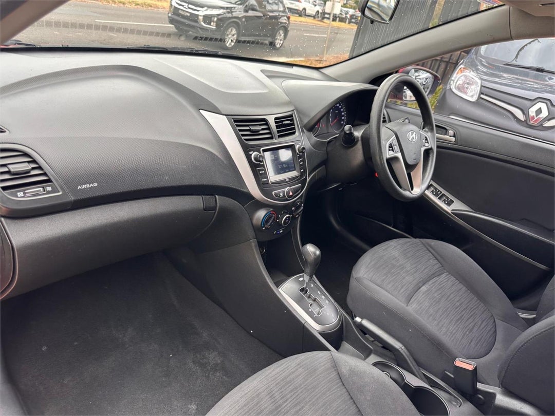 2016 Hyundai Accent Active, Automatic, 143144 km, Photo 14