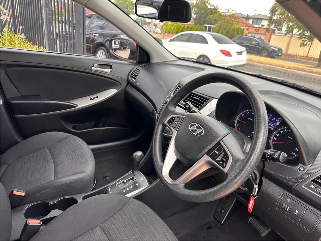 2016 Hyundai Accent Active, Automatic, 143144 km, Photo 8