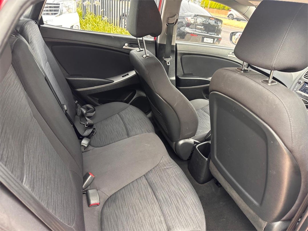 2016 Hyundai Accent Active, Automatic, 143144 km, Photo 9