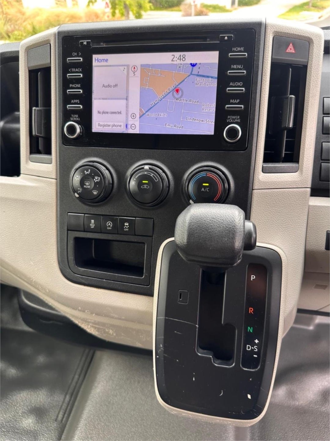 2020 Toyota Hiace Slwb, Automatic, 161946 km, Photo 13