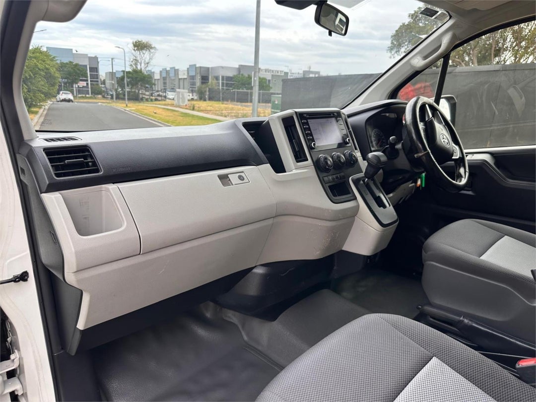 2020 Toyota Hiace Slwb, Automatic, 161946 km, Photo 12