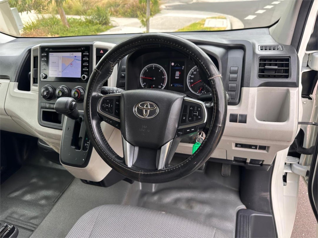 2020 Toyota Hiace Slwb, Automatic, 161946 km, Photo 10