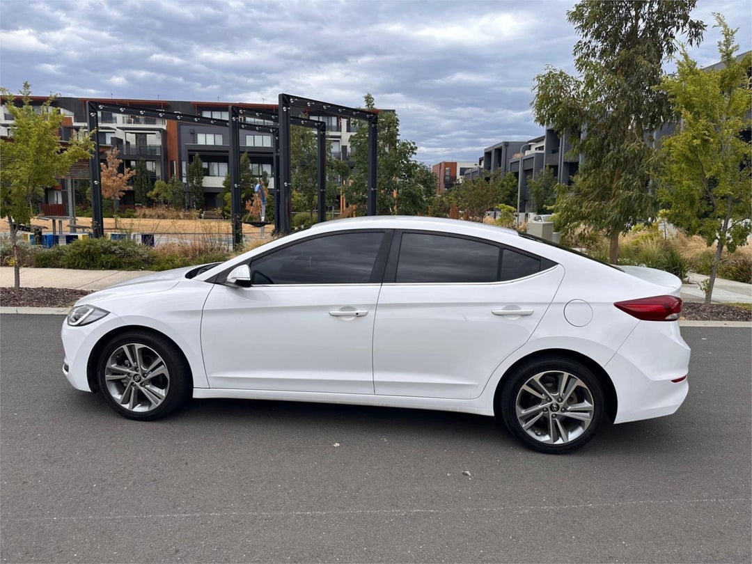 2017 Hyundai Elantra Elite, Automatic, 137111 km, Photo 4