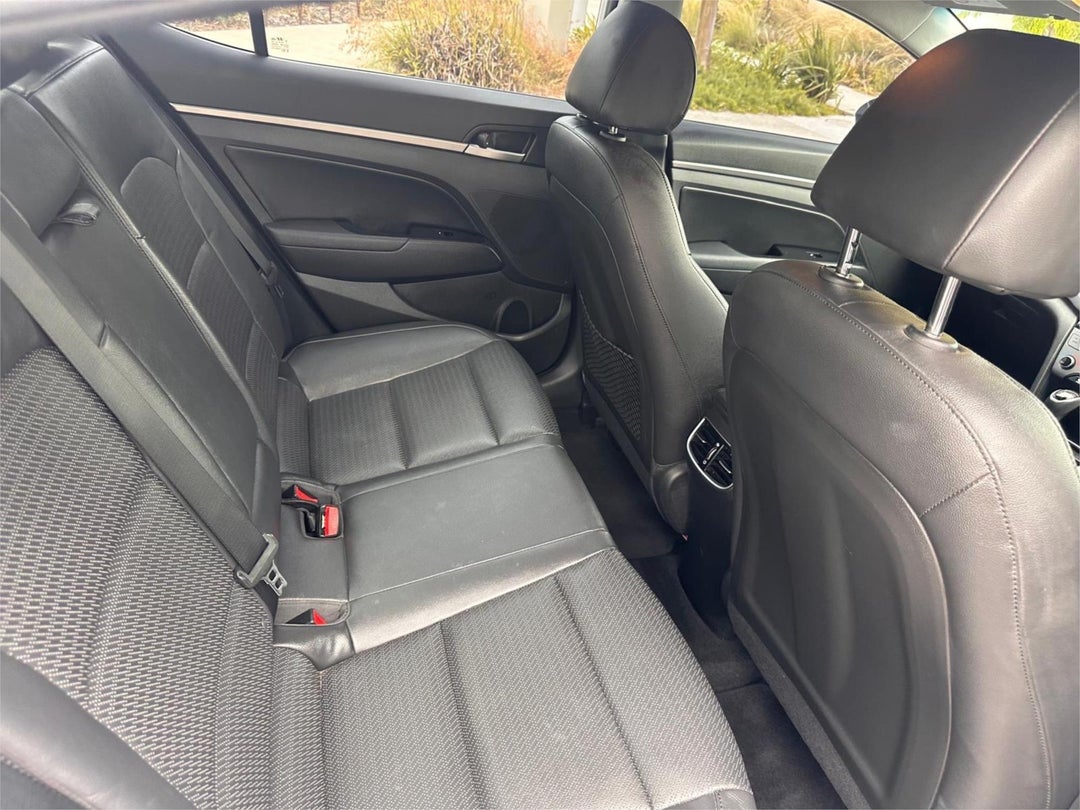 2017 Hyundai Elantra Elite, Automatic, 137111 km, Photo 11